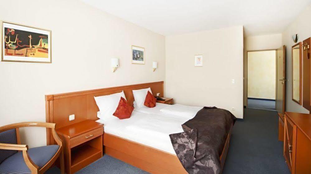 Hotel Blutenburg มิวนิก ภายนอก รูปภาพ
